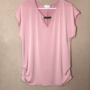 Soft pink -gold bar detailing top